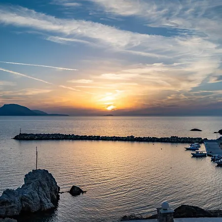 Almyra Boutique With Private Pool -finiki Foiníkion