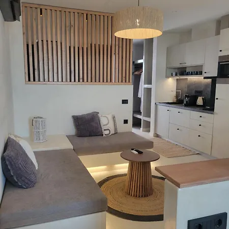 Almyra Boutique With Private Pool -finiki Hotel apartamentowy 4*