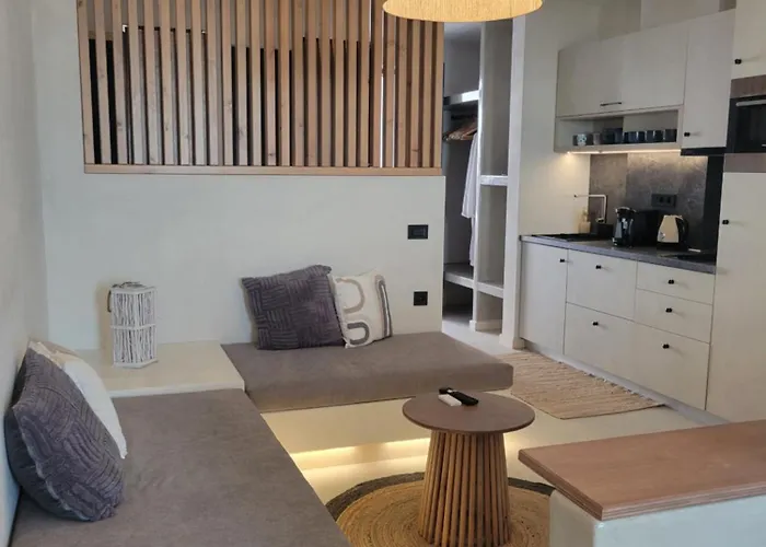 Almyra Boutique With Private Pool -finiki 아파트호텔 4*